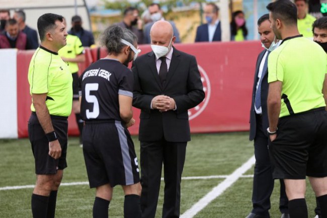 Başlama vuruşu Ahmet Çolakbayrakdar'dan