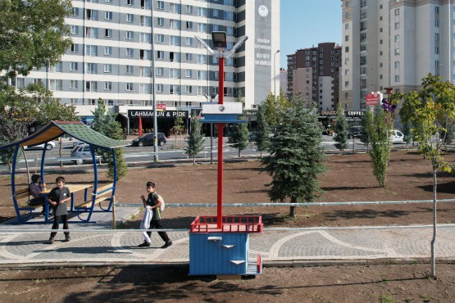 Kayseri Talas'ın parklarını kuş ve kedi evleri süslüyor