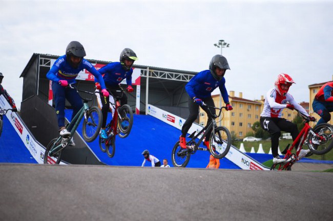 Dünya yıldızı bisiklet sporcuları Sakarya'da
