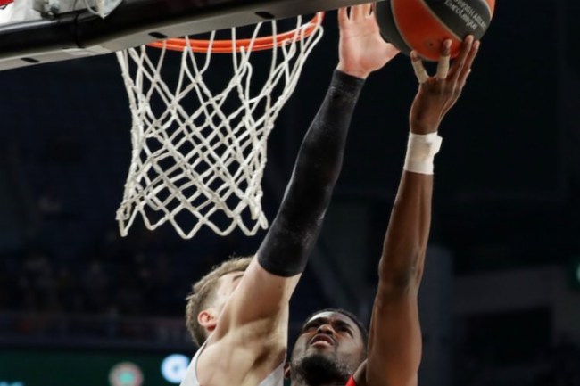 Anadolu Efes 'Kazan'ı devirdi