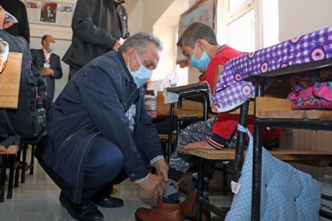 Kayseri Talaslı öğrencilere kışlık bot