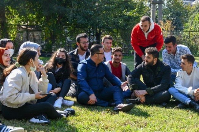 Bursa Mustafakemalpaşa'da Başkan Kanar, üniversitelilerle buluştu