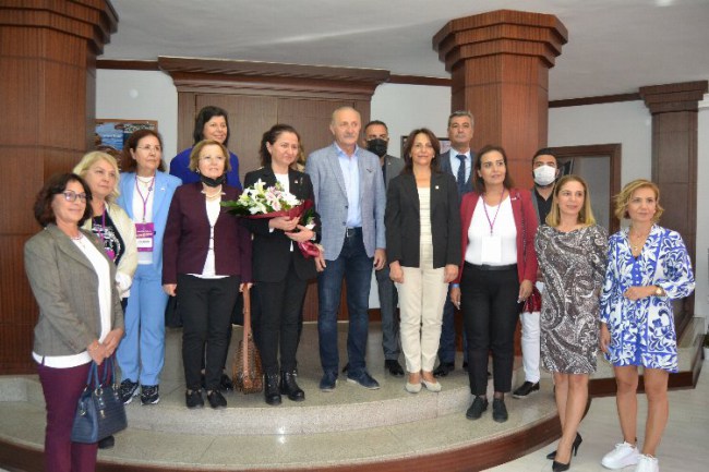 Didim' de CHP Kadın Kolları çıkartması