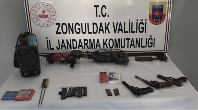 Devrek’te silah imalatçısına baskın