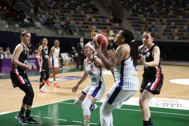 İzmitli Periler Kartal'ı avladı!