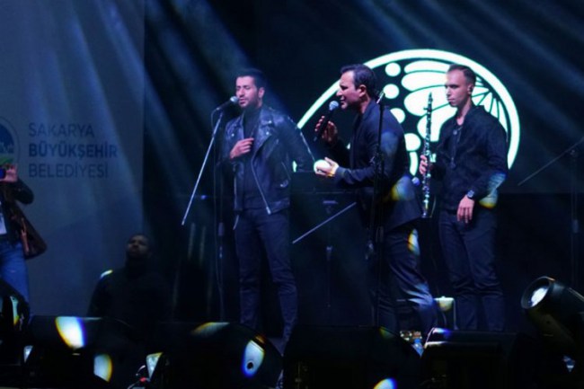 Sakarya'da Ayçiçek Vadisi'nde Rafet El Roman coşkusu