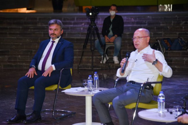 Bursa'da AK Parti gençlerle sosyal medyayı konuştu