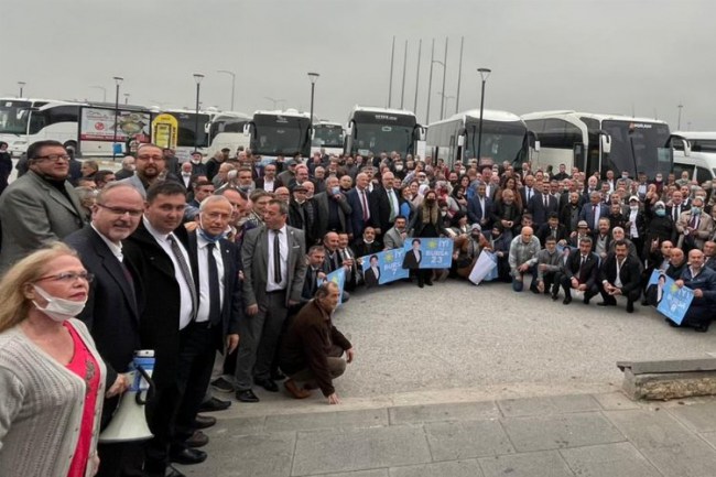 İYİ Parti'nin 4. yıl kutlamasına Bursa'dan 26 otobüsle katıldılar