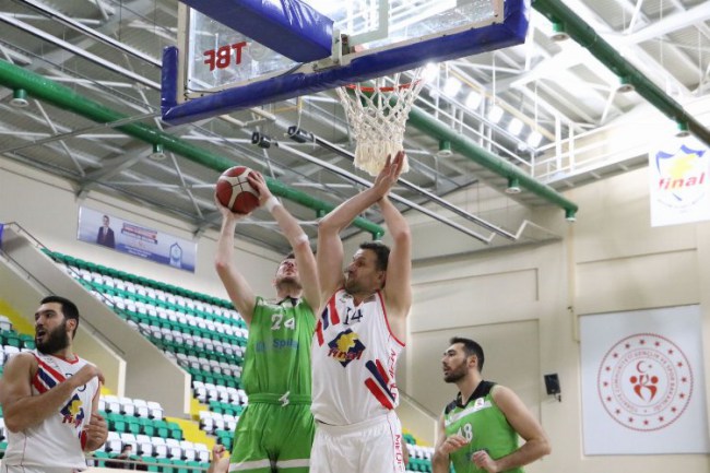 Manisalı dev adamlar Bursa'da Finalspor'a mağlup oldu