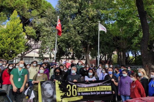 Asistan hekimler dört bir yandan seslendi!