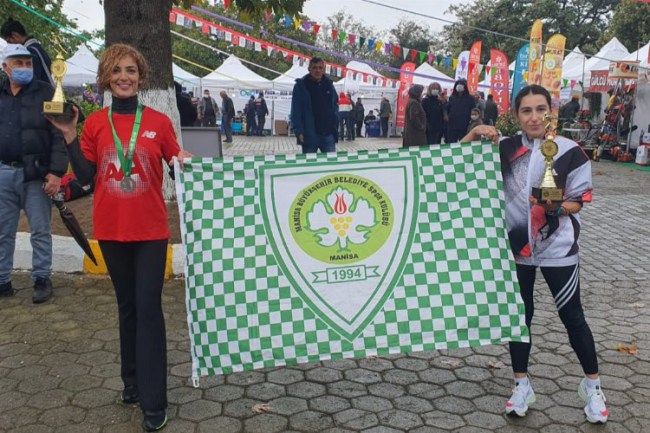 Manisa sporcular , atletizmde önemli başarı elde etti