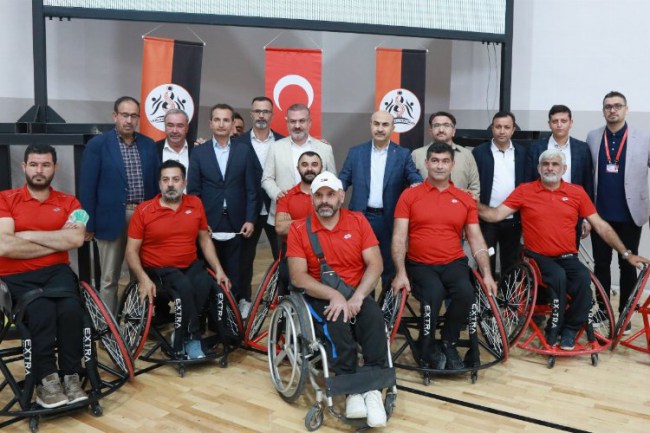 Bakan Kasapoğlu'ndan Mardinli sporculara 'tekerlekli sandalye' desteği