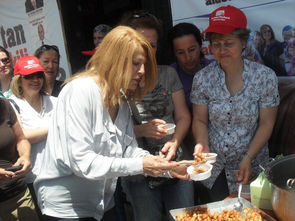 Posbıyık'tan Vatandaşlara Lokma Tatlısı