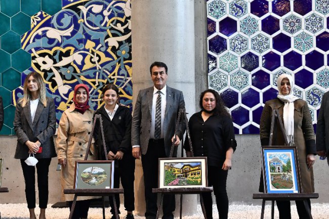 Bursa Osmangazi'de yapılan Goblen Yarışması'nda, ödüller sahiplerini buldu