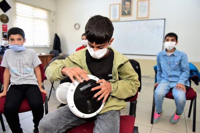 Bursa Yıldırım'da sanat engelleri ortadan kaldırıyor
