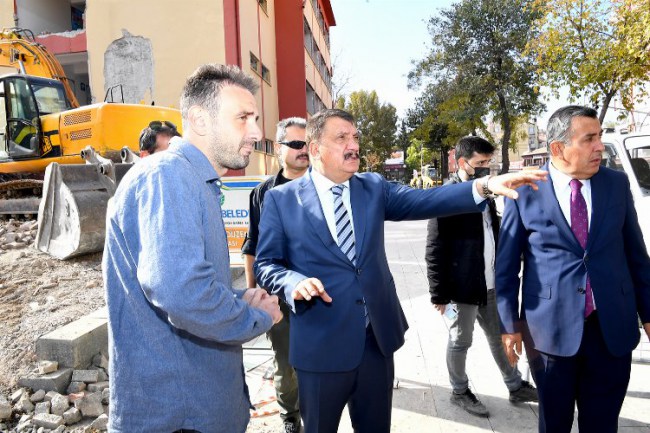 Malatya'da Cumhuriyet Meydanı çalışmaları devam ediyor