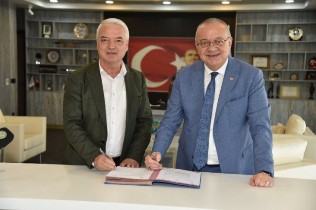 Manisa'da imzalar Saruhanlı için atıldı