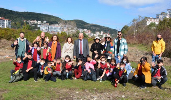 Küçük arkeologlar kazı yaptı, müzeye teslim etti