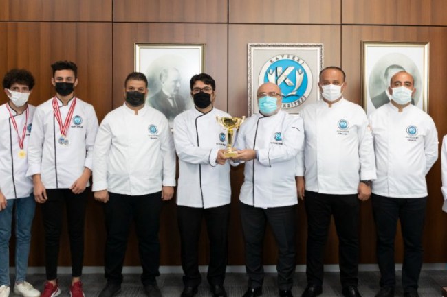 KAYÜ Rektörü ödüllü öğrencileri ağırladı