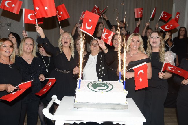 Bursa'da Türk Anneler Derneği'nden Cumhuriyet kutlaması