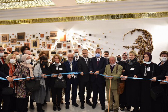 Bursa'da Cumhuriyet coşkusu sergiyle başladı