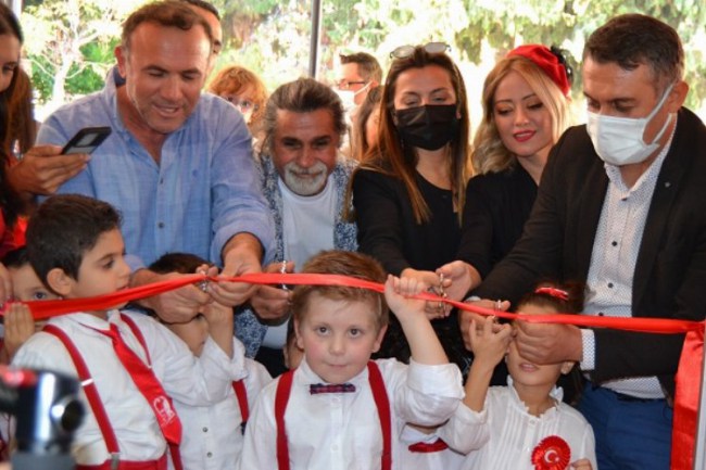 Aydın Didimli miniklerden 'Cumhuriyet Yürüyüşü'