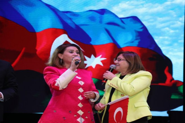 Fatma Şahin'den 'Çırpınırdı Karadeniz' düeti