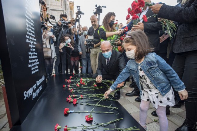 İzmir'de deprem acıları tazelendi
