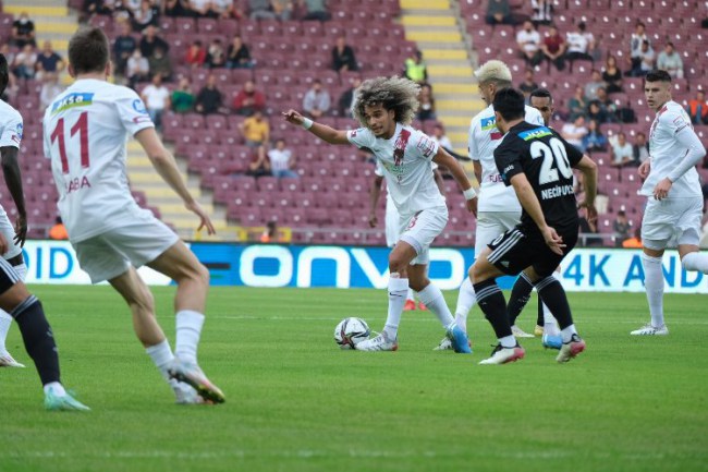 Hatay'da Kartal'ın kanadı kırık