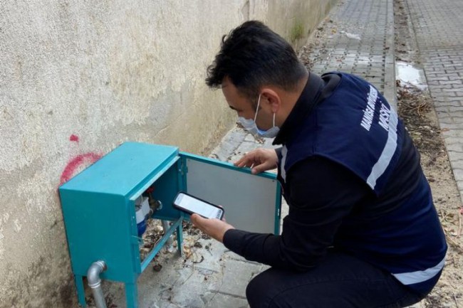 Manisa'da ücretsiz yenilenen yeni nesil sayaçlar kontrol edildi