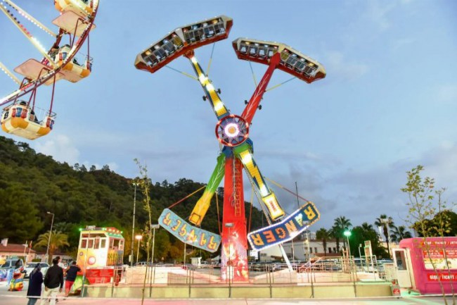Muğla Marmaris'te 98. yıla özel ücretsiz lunapark