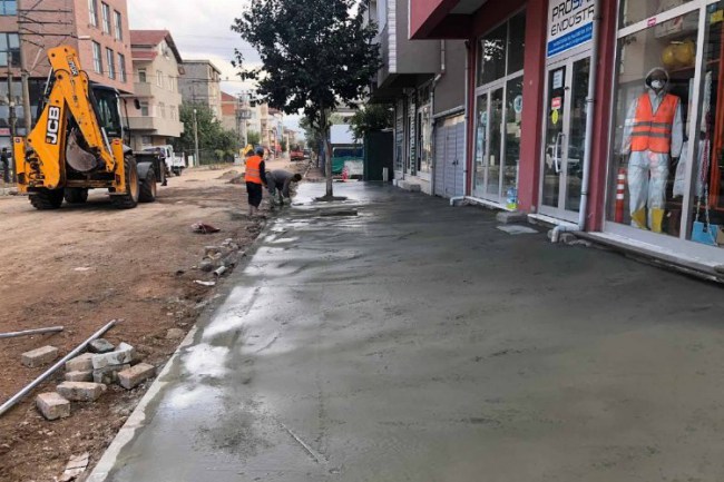 Kocaeli'nde İzmit Sanayi Mahallesi Köprübaşı Caddesi yenileniyor