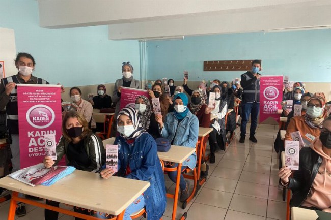 Niğde' de 10 okulda 380 öğrenciye Polis Anne Projesi anlatıldı