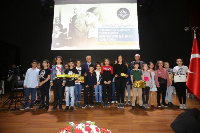 İzmir Karabağlar'da Atatürk'e 100. yıl seslenişi