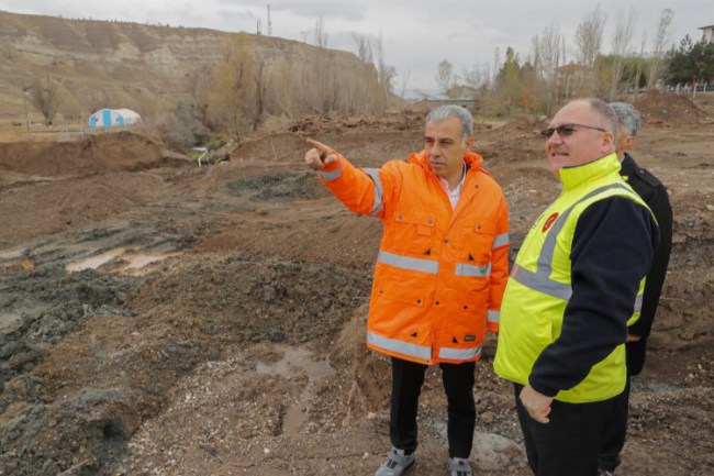Sivas Büyükşehir Belediyesi, şehir trafiğini rahatlatacak projeleri hayata geçiriyor