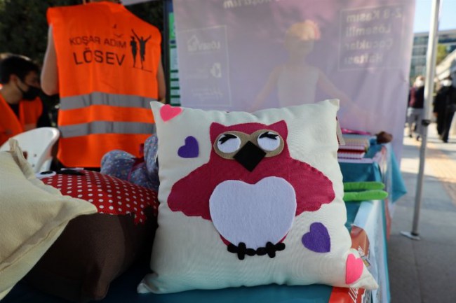 İzmit Belediyesi lösemili çocuklar için stant açtı