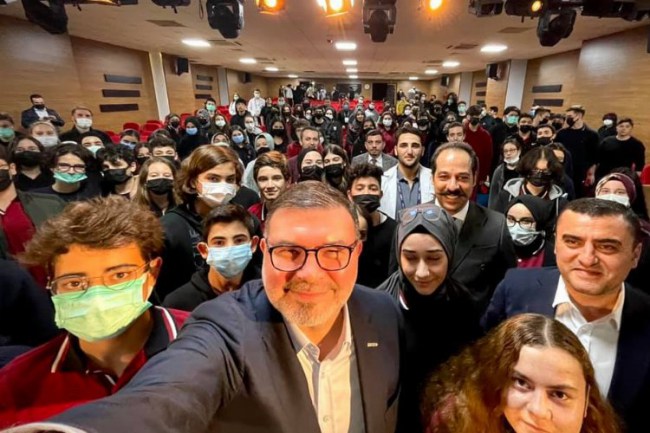 İzmir MUSİAD Başkanı, "İnsan Hayatına Değer Katan 4G Modeli" paneline katıldı