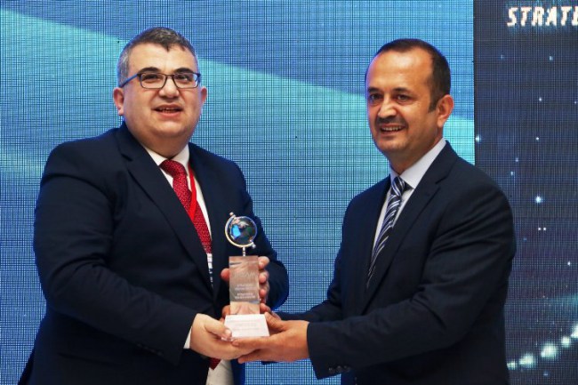 Kocaeli Büyükşehir Belediye Başkanı Büyükakın'a, Stratejik Vizyon Sahibi Siyasetçi Ödülü