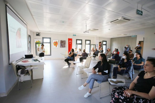 İzmir Efes Tarlası Yaşam Köyü'nde, doğal beslenme anlatıldı