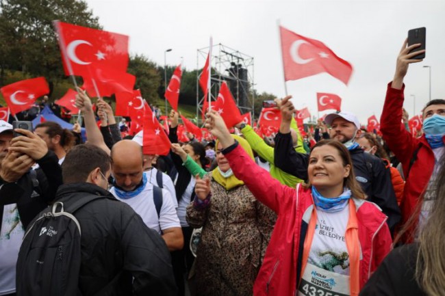 İzmit Belediye Başkanı, İstanbul Maratonu'nda koştu