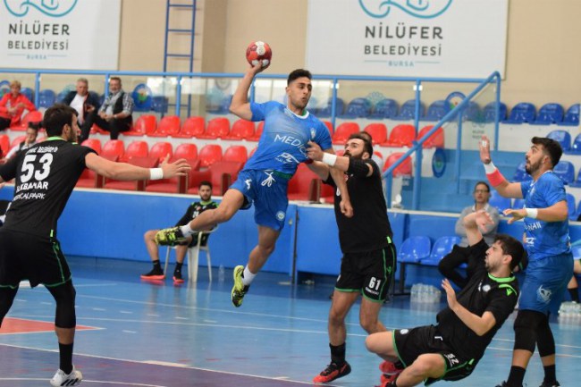 Bursa'da Nilüferli hentbolcular moral buldu