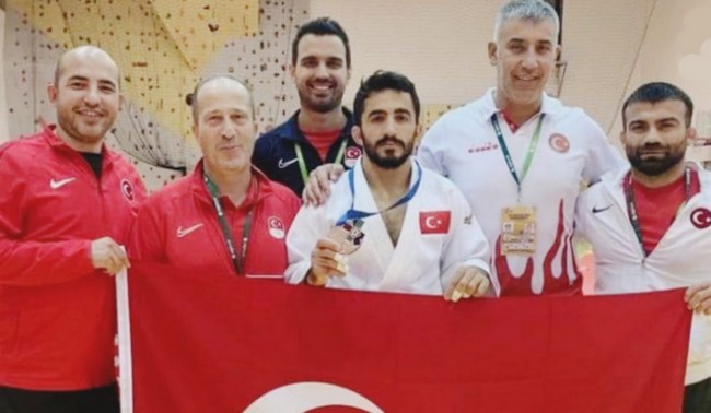 BEÜ BESYO Öğrencisi Milli Judocu Akkuş yine gururlandırdı