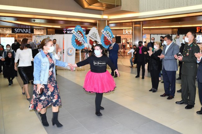 Malatya'da down sendromlu çocuklardan defile