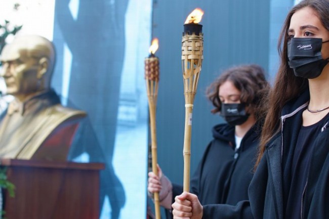 Bursa Şahinkaya'dan Ata'ya saygı nöbeti