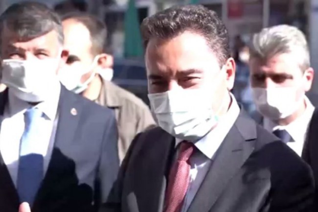 Babacan gençlere 'umut' aşıladı