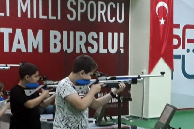 Mardin'in 'havalı' atıcıları gururlandırdı