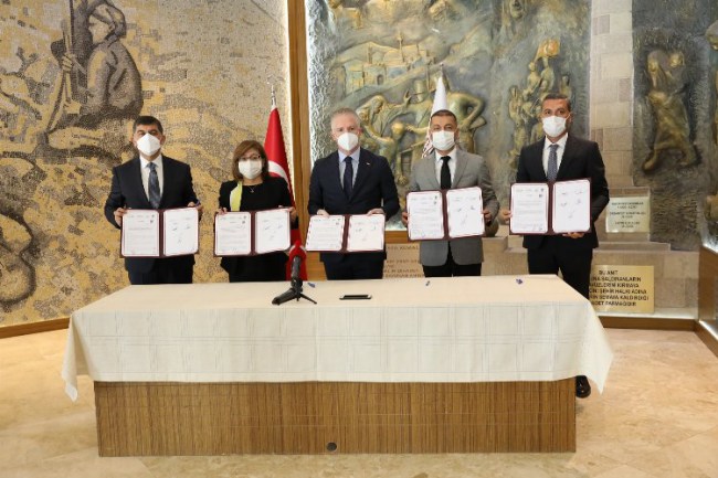 Gaziantep Büyükşehir, Türkiye İş Bankası Yayınları ile kitap desteği veriyor