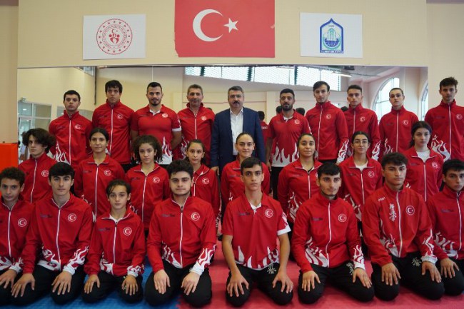 Bursa Yıldırım Belediyesi sporcularını, Kyokushın Karate Şampiyonası'na uğurladı