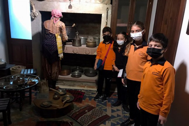 İzmir'de öğrencilere Anadolu ve Balkan kültür atölyesi