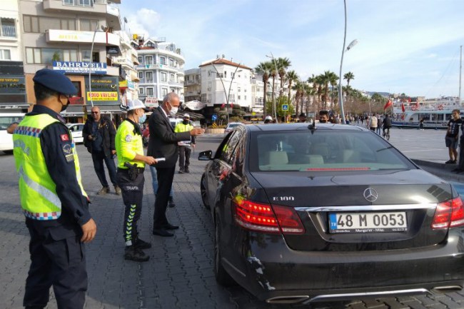Marmaris'te emniyet kemeri takana ödül